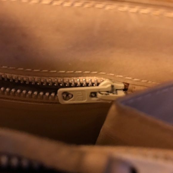 Beige clutch - Picture 3 of 9